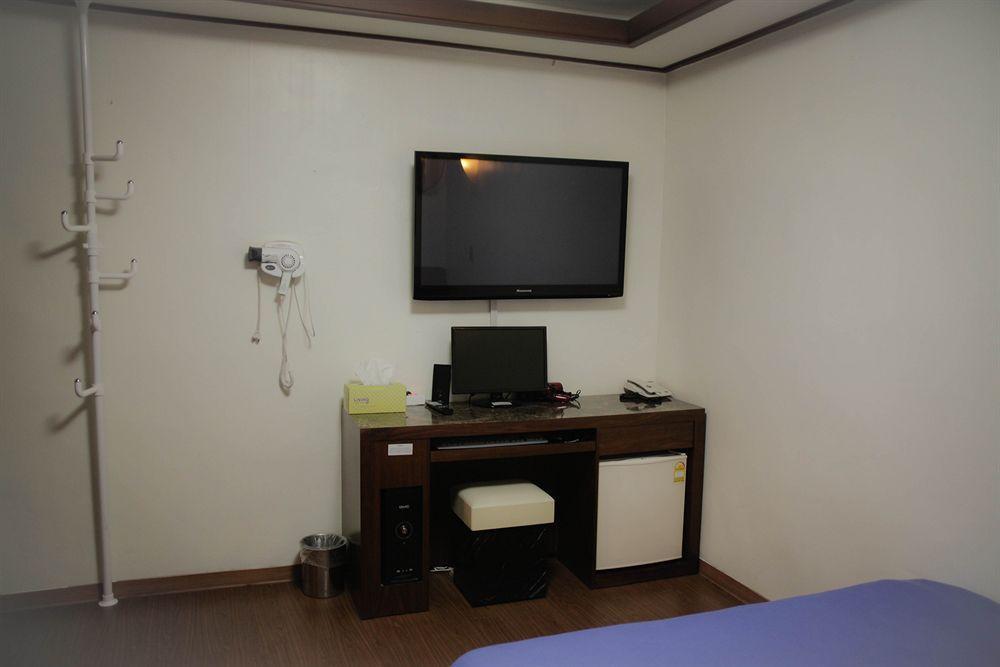 Sinchon Sisters Hostel Сеул Экстерьер фото