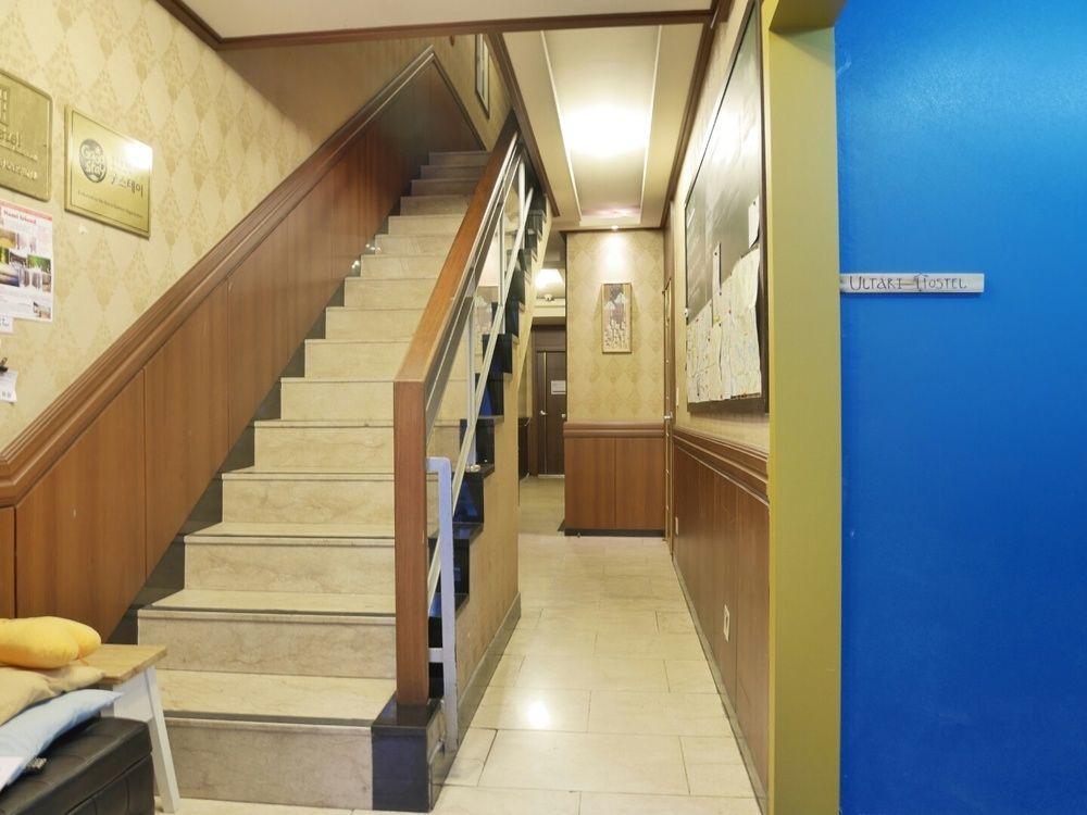Sinchon Sisters Hostel Сеул Экстерьер фото