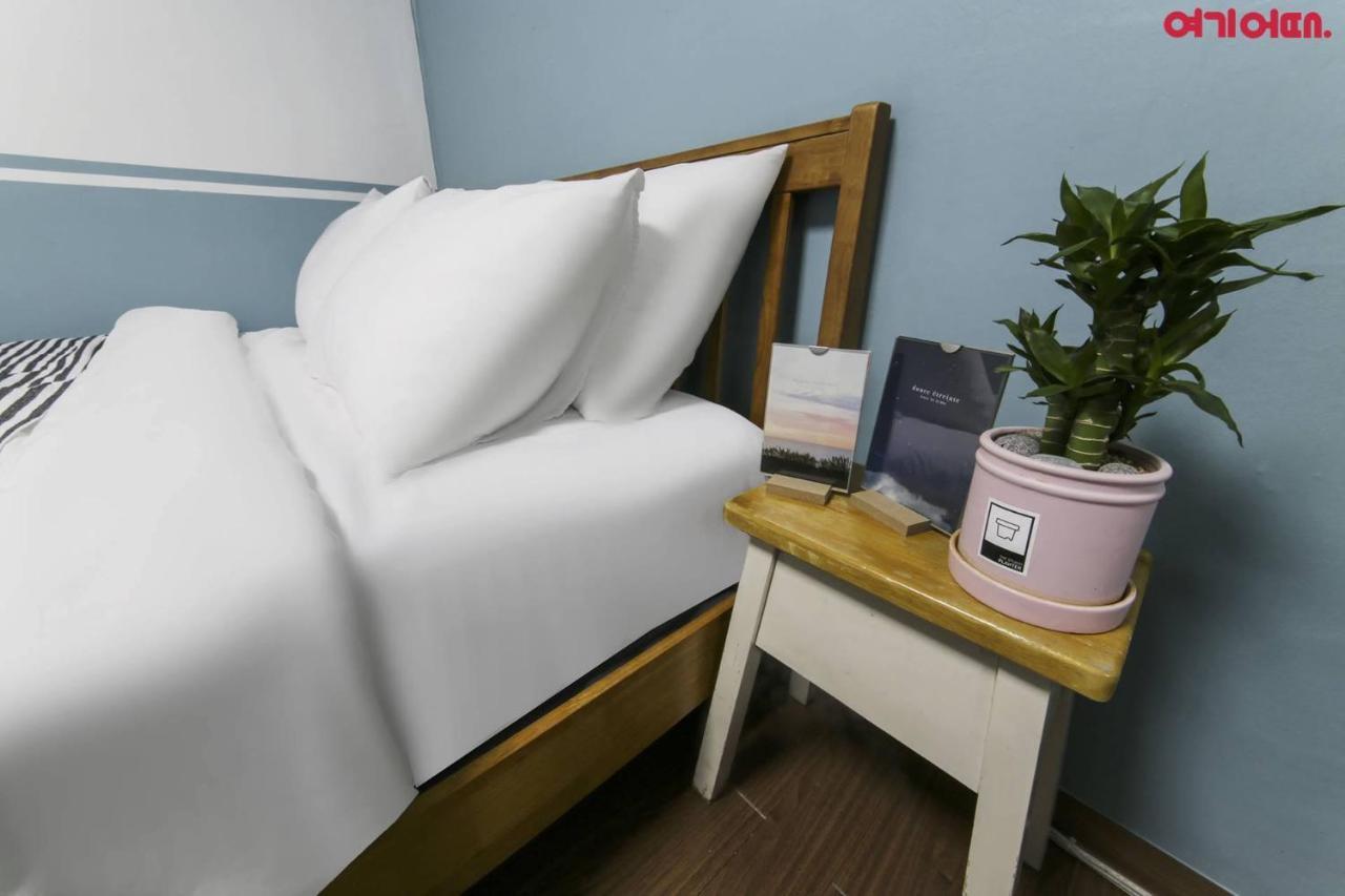 Sinchon Sisters Hostel Сеул Экстерьер фото