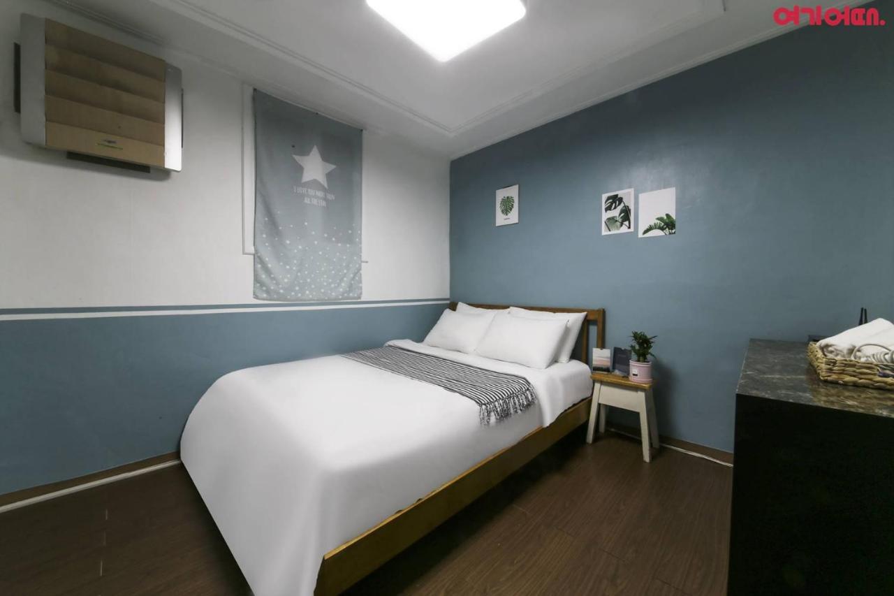 Sinchon Sisters Hostel Сеул Экстерьер фото