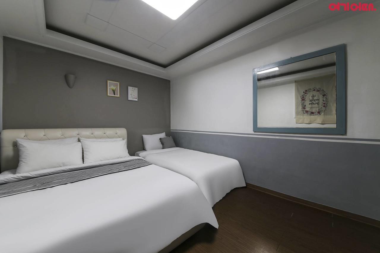 Sinchon Sisters Hostel Сеул Экстерьер фото