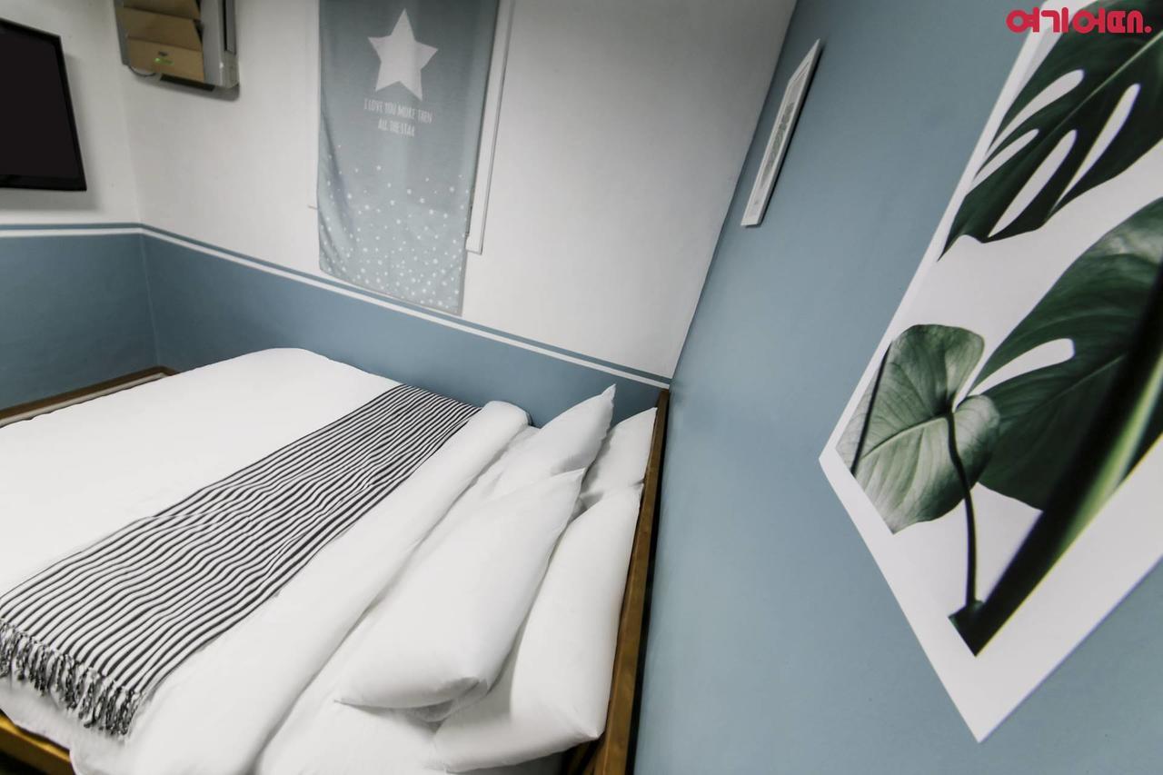 Sinchon Sisters Hostel Сеул Экстерьер фото