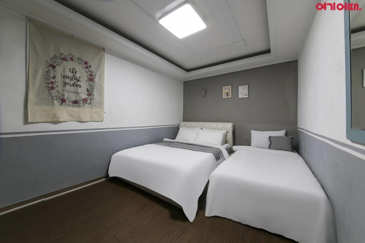 Sinchon Sisters Hostel Сеул Экстерьер фото