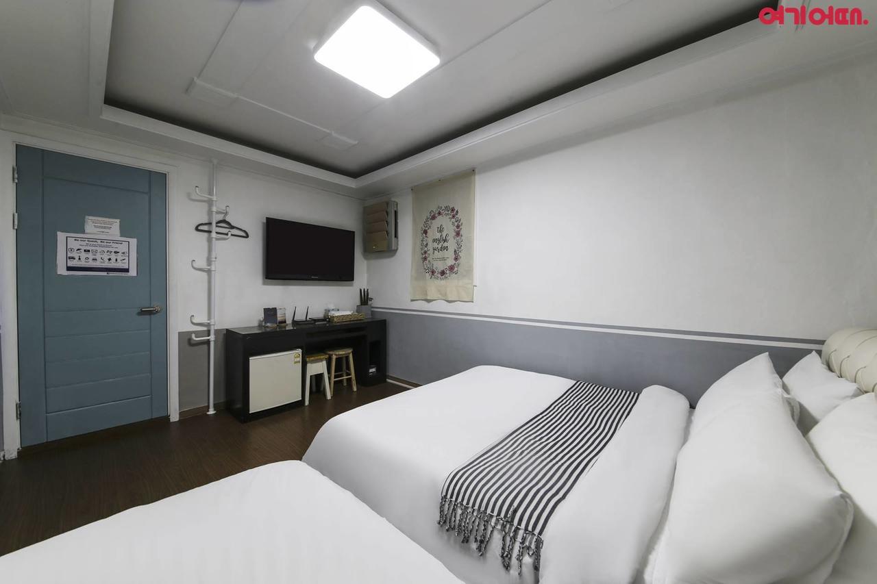 Sinchon Sisters Hostel Сеул Экстерьер фото