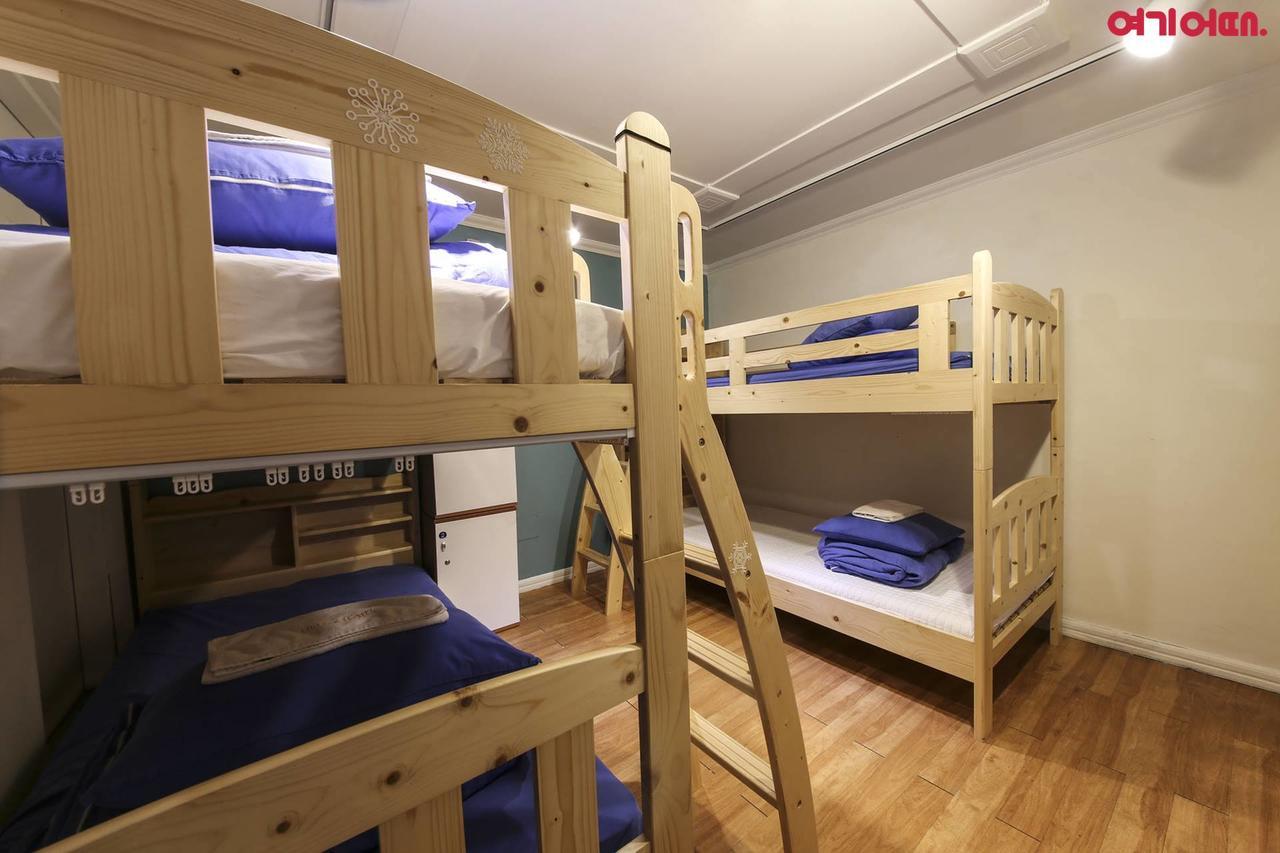 Sinchon Sisters Hostel Сеул Экстерьер фото