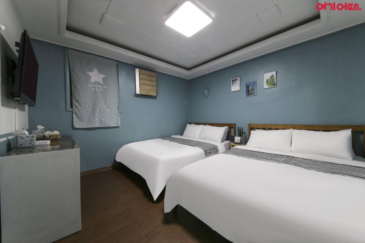 Sinchon Sisters Hostel Сеул Экстерьер фото