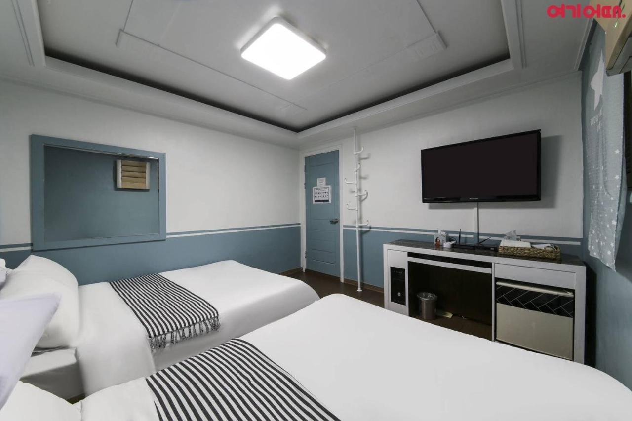 Sinchon Sisters Hostel Сеул Экстерьер фото
