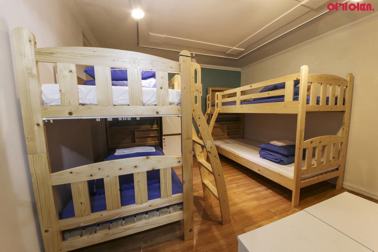 Sinchon Sisters Hostel Сеул Экстерьер фото