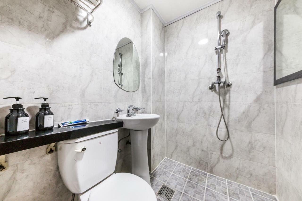 Sinchon Sisters Hostel Сеул Экстерьер фото